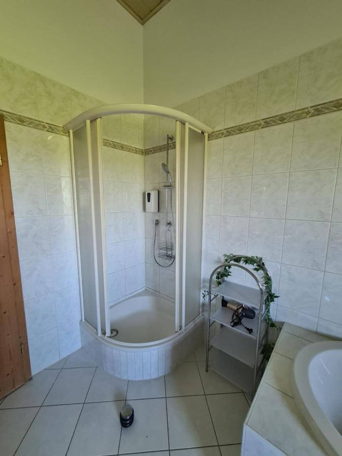 Schoenes Ferienhaus Am Herrenberg 프리엔암치엠시 외부 사진